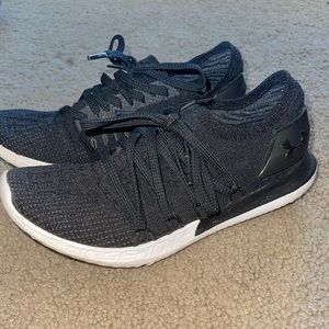 Womens UA slingshot shoes